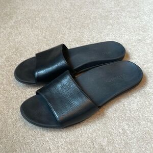 Vionic simple black leather sandals